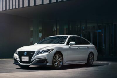 トヨタクラウンは次期型もFRセダン継続!?中型化や海外進出の可能性も