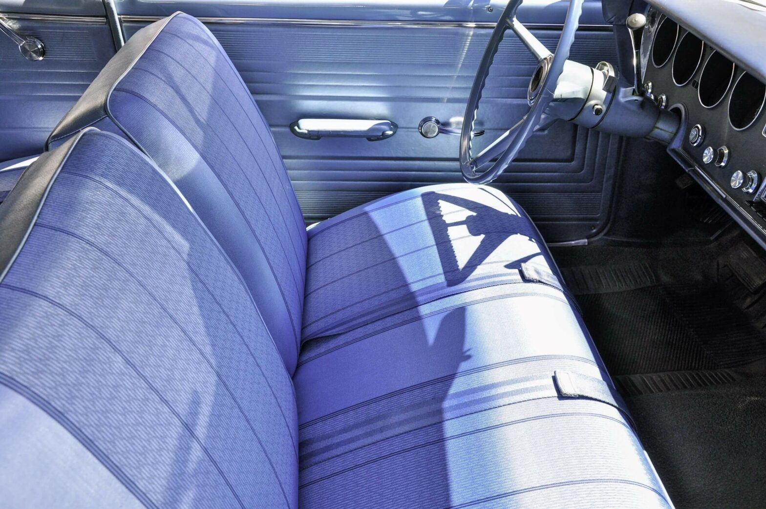 ベンチシートとは？メリット、おすすめの普通車・軽自動車などを紹介！ MOBY [モビー]