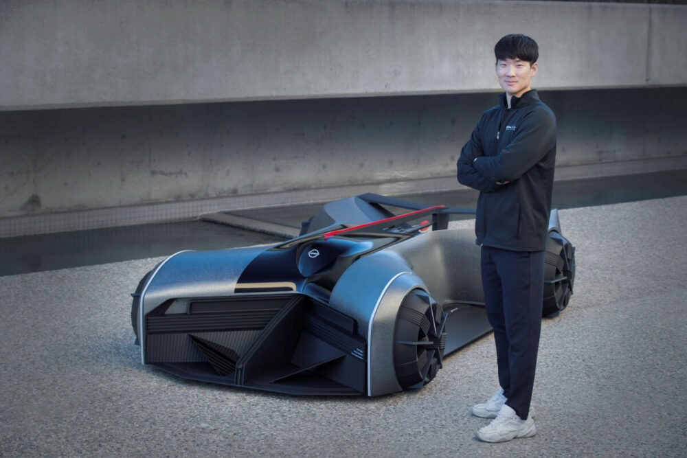 日産GT-R(X)2050と車両をデザインしたチェ氏