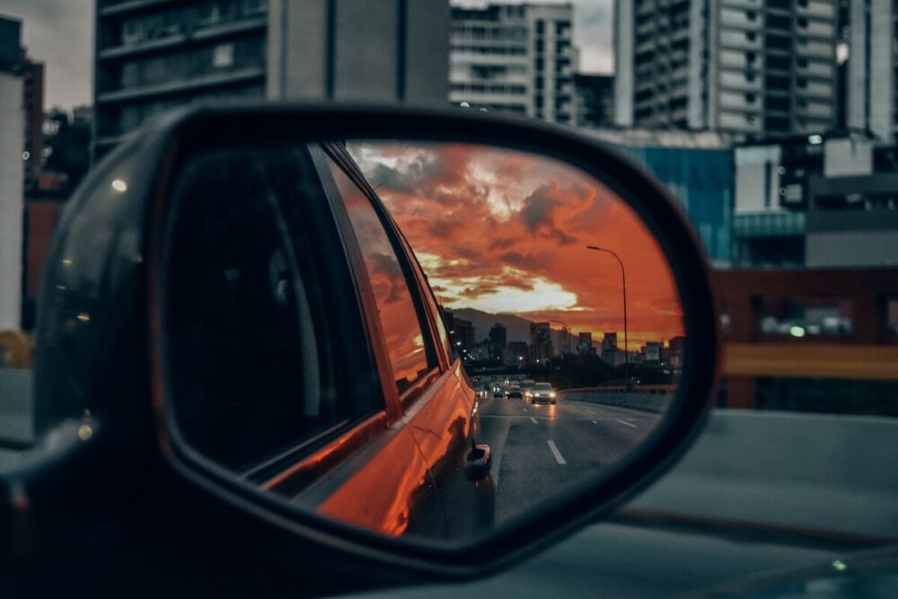 要注意 パッシングの意味とやり方とは 知らないと大事故に巻き込まれるかも Moby モビー