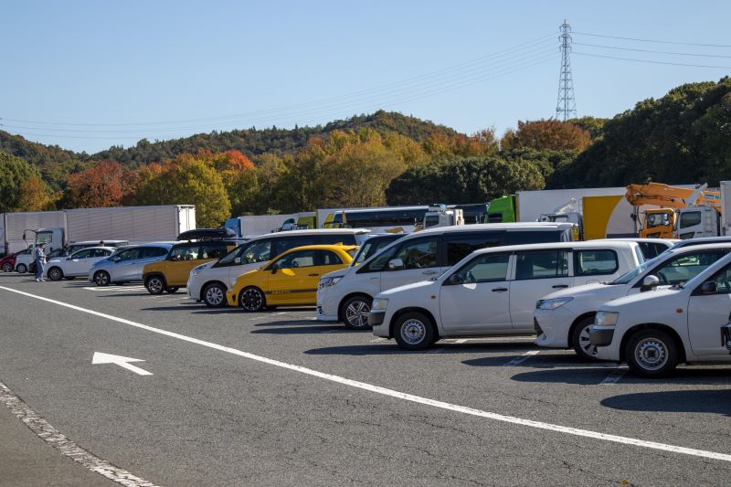 サービスエリアの駐車場