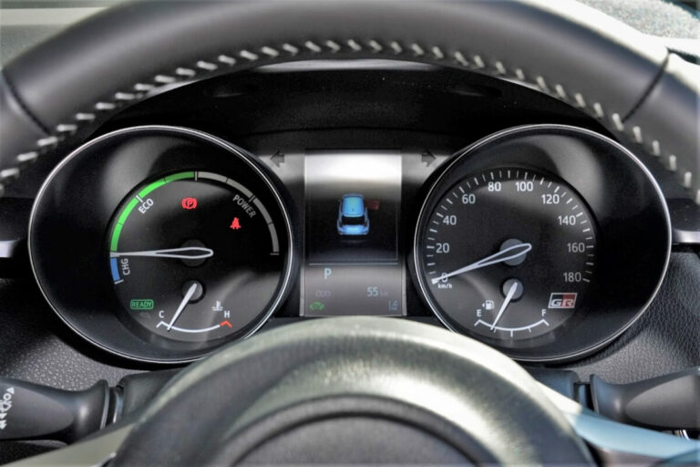 トヨタ新型ランクル300系のメーターは2種類 グレードごとに違うデザインか Moby モビー