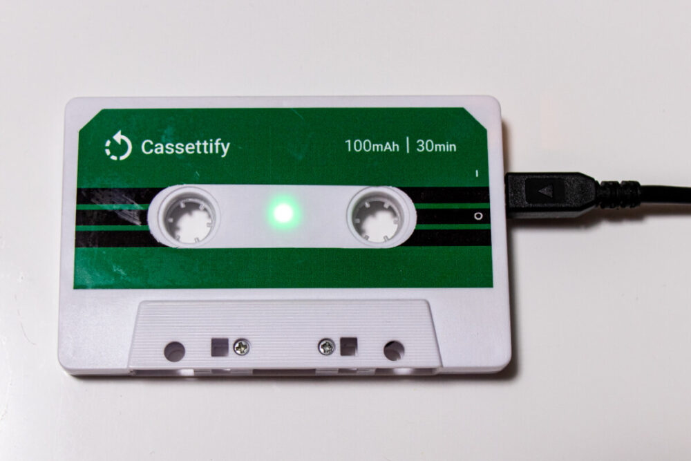 USBケーブルに接続したCassettify