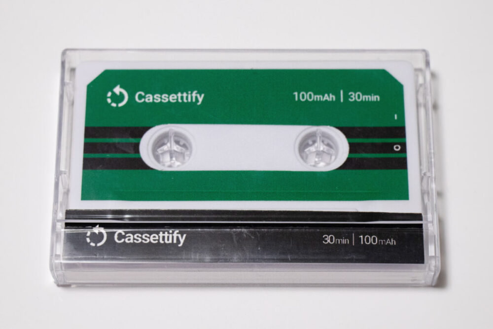 ケースに入ったCassettifyの表面