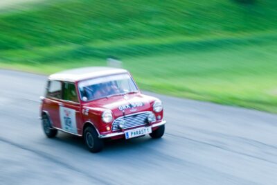 世界で愛される名車ランキングTOP10【世代を超えた傑作集】