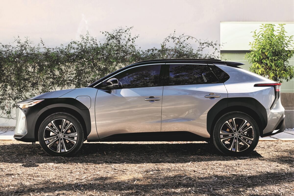 トヨタ 新型bz4xを発表 ミドルsuvなのにランクル並のホイールベース Moby モビー