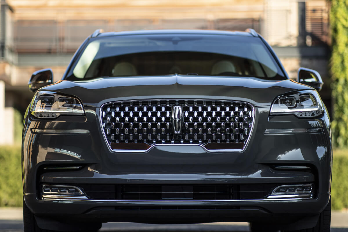 リンカーンを代表する車 リンカーン ナビゲーターとは 名車や現行車 歴史も解説 Moby モビー