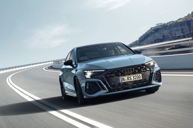 コンパクトクラス最速タイム計測 アウディ Rs3 スポーツバック セダン 発売 Moby モビー