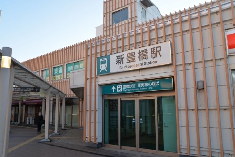 新豊橋駅前