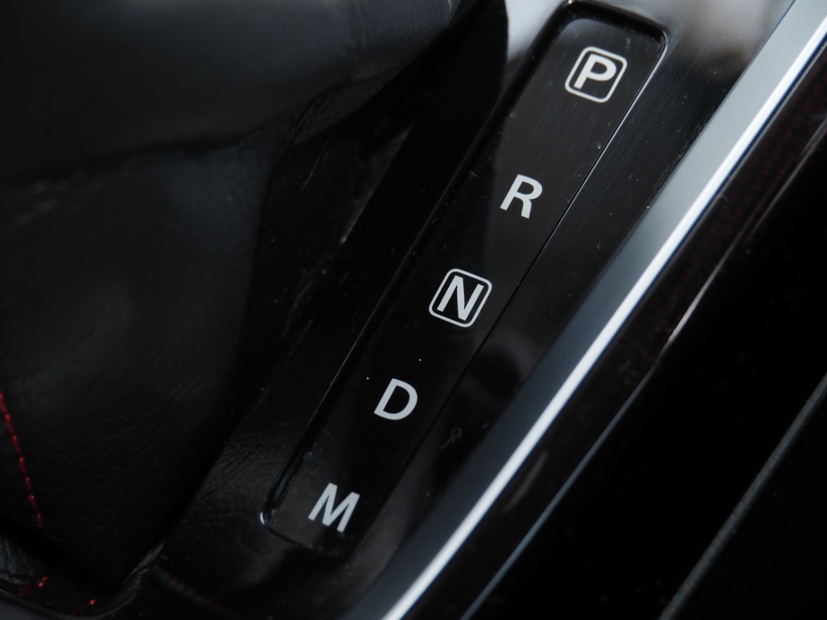 あなたはどっち 信号待ちで N に入れる D のまま メーカーに聞いてみた Moby モビー