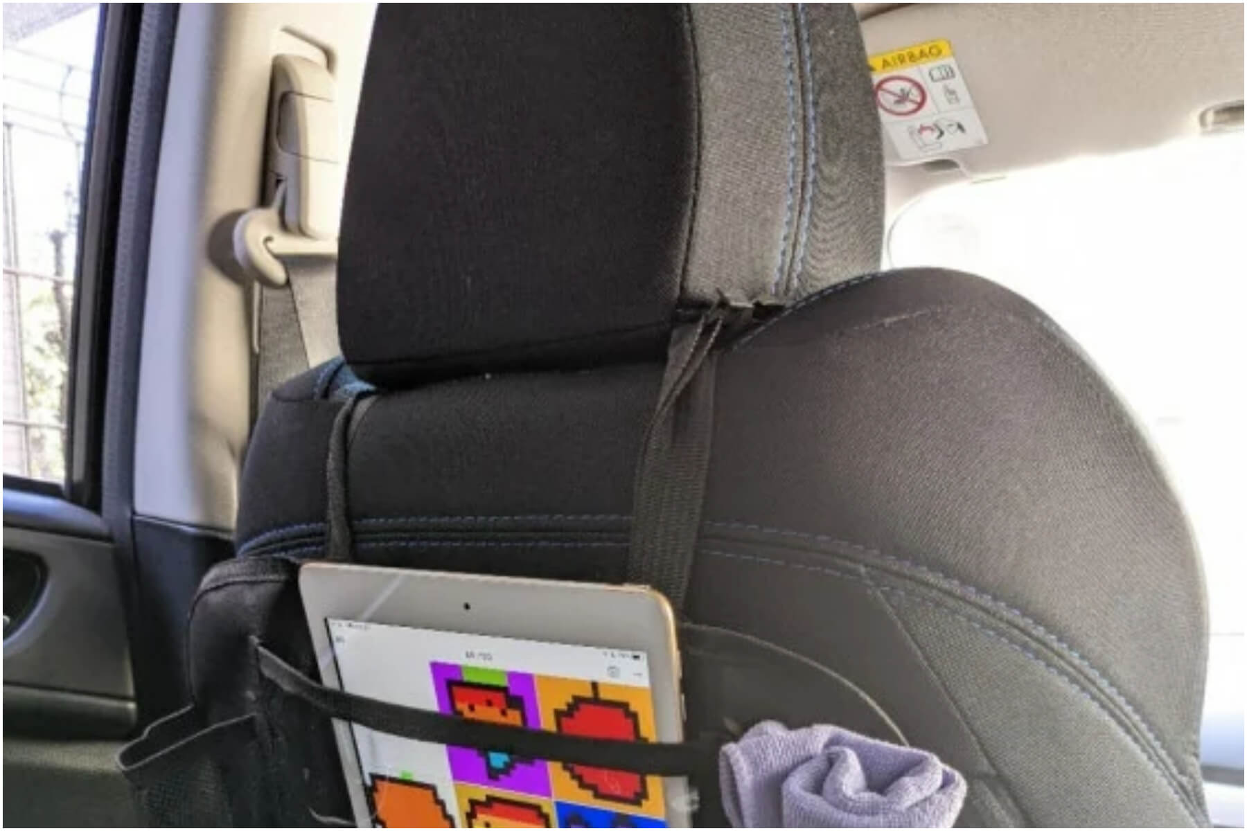 レヴォーグにお絵描きスペースが 車用バックシート活用術 車に積んでいるオススメギア Moby モビー