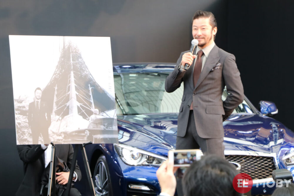 「SKYLINE TIMELINE」発表会に登壇する浅野忠信