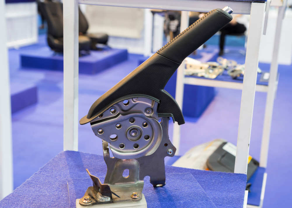 車のサイドブレーキの意味や構造とは？正しい使用方法から調整方法までご紹介 MOBY [モビー]