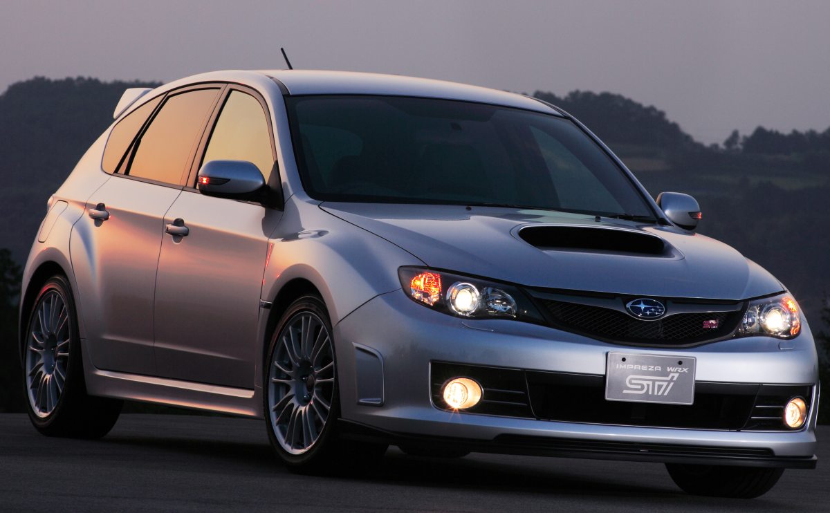 「5ドアのWRX STIってどうなの…？」スバルの決断が明暗を分けた3代目インプレッサWRX STI【推し車】 | MOBY [モビー]