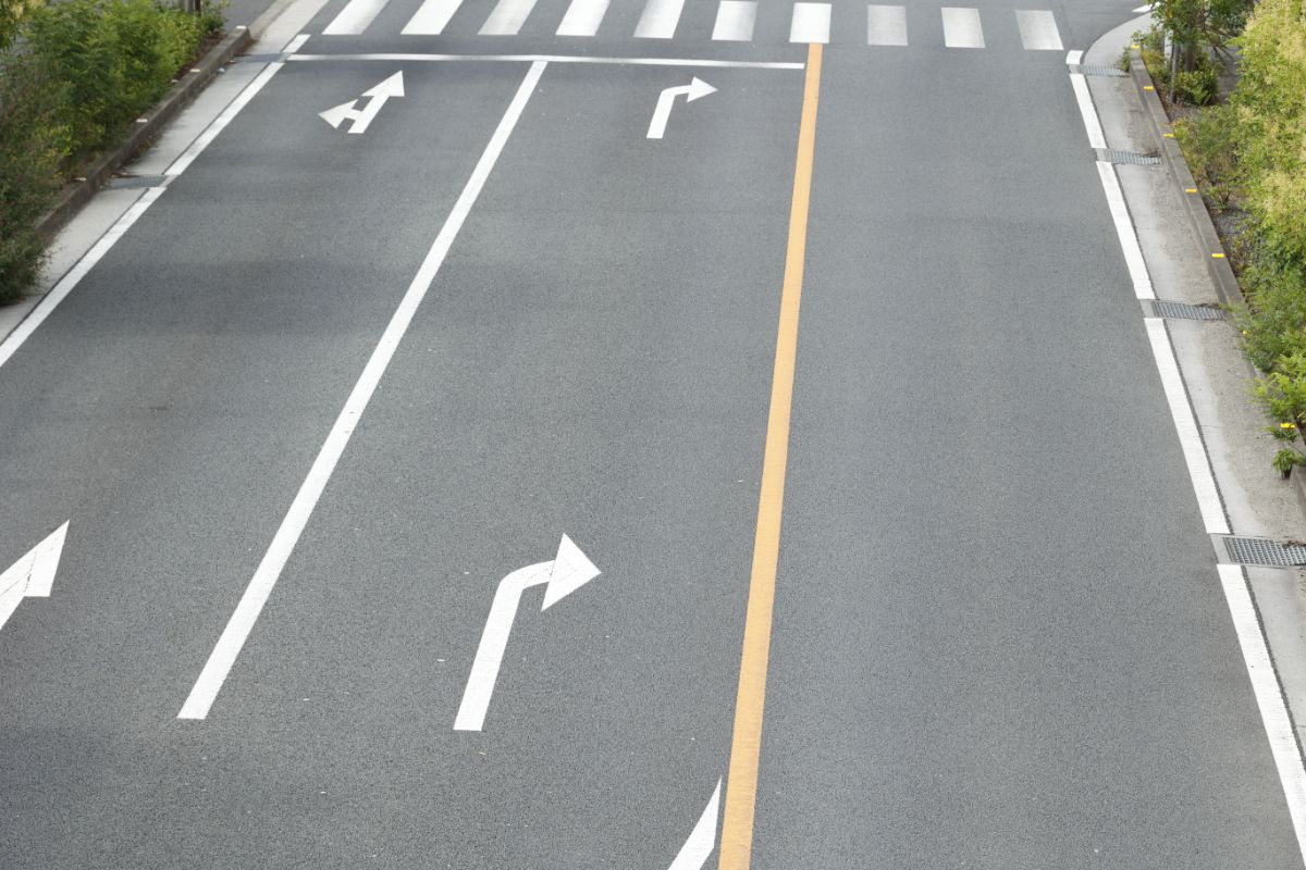 「右折待ち、しびれを切らした後続車がまさかの…」どうしてそうなっちゃうの!?理解しがたい右左折の“自己中ルール” | 2ページ目 (2ページ中 ...