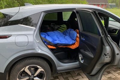 「車中泊をやってみたい！」最低限用意したいものは？快適にするアイテムはどんなのがあるの？