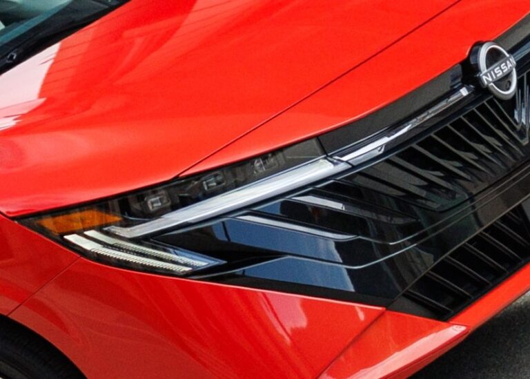 日産が北米で新型「セントラ」発表！デザイン一新しBOSEやアンビエントライトなど装備