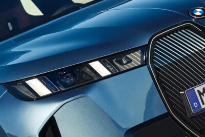 BMW「iX」が一部改良！ブランド史上最長の一充電走行距離を実現