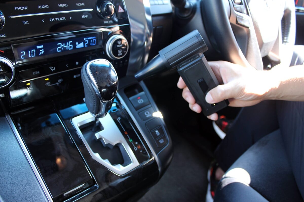 オートバックスの新製品が洗車作業を効率化！コードレスの電動フォームガンに小型＆ハイパワーのブロワー登場 | MOBY [モビー]