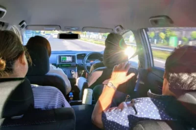 乗車人数オーバー、取り締まられたら高速道路上でも降りなきゃいけないの？
