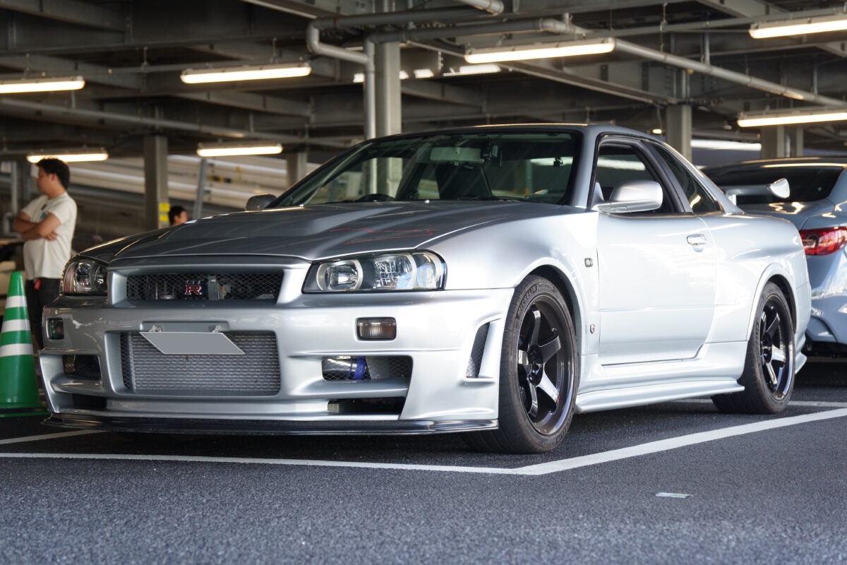 日産 スカイライン BNR34 GT-R ノーマルコンピューター 23713-AA301 メーカー統一でセンスよくまとまった ニッサン スカイラインGT-R(BNR34
