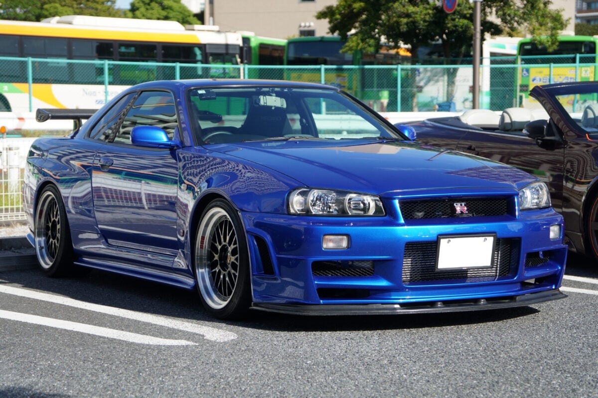 カラー番号をご指定下さい スカイラインGT-R BNR34 エアロボンネット FRP