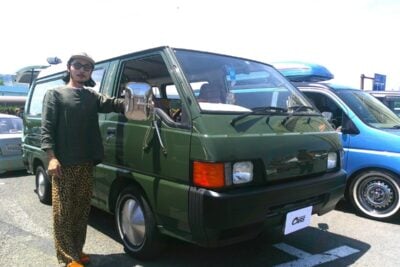 アーミーグリーンのオールペン+ハワイアンカフェ風インテリア 三菱・デリカ【みんなのクルマ】