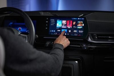 BMWとMINIに「Video」アプリ導入！車内モニターでDisney+やHuluなど視聴可能に