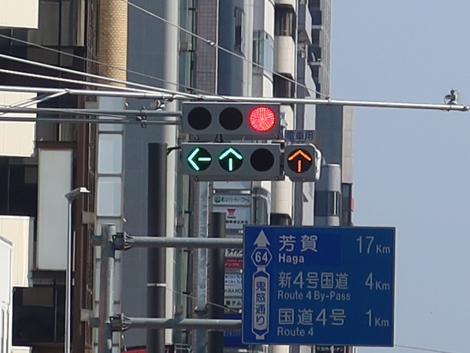 黄色い矢印の信号は何の信号？路面電車にまつわる交通ルール | MOBY [モビー]