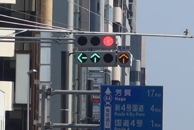 黄色い矢印の信号は何の信号？路面電車にまつわる交通ルール