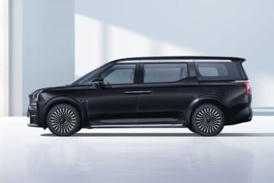 中国GeelyのプレミアムEVブランドの高級ミニバン「ZEEKR 009」が日本上陸！