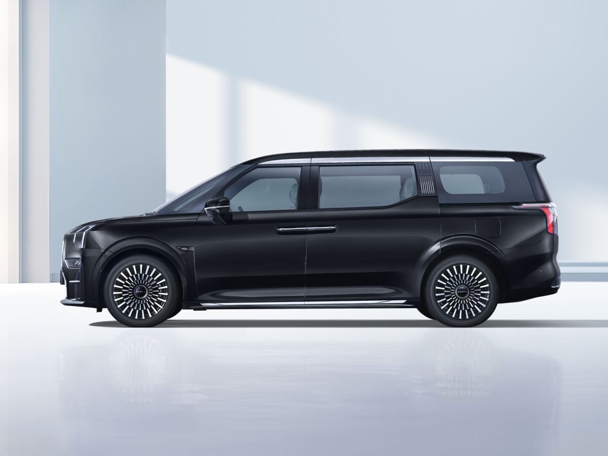 中国GeelyのプレミアムEVブランドの高級ミニバン「ZEEKR 009」が