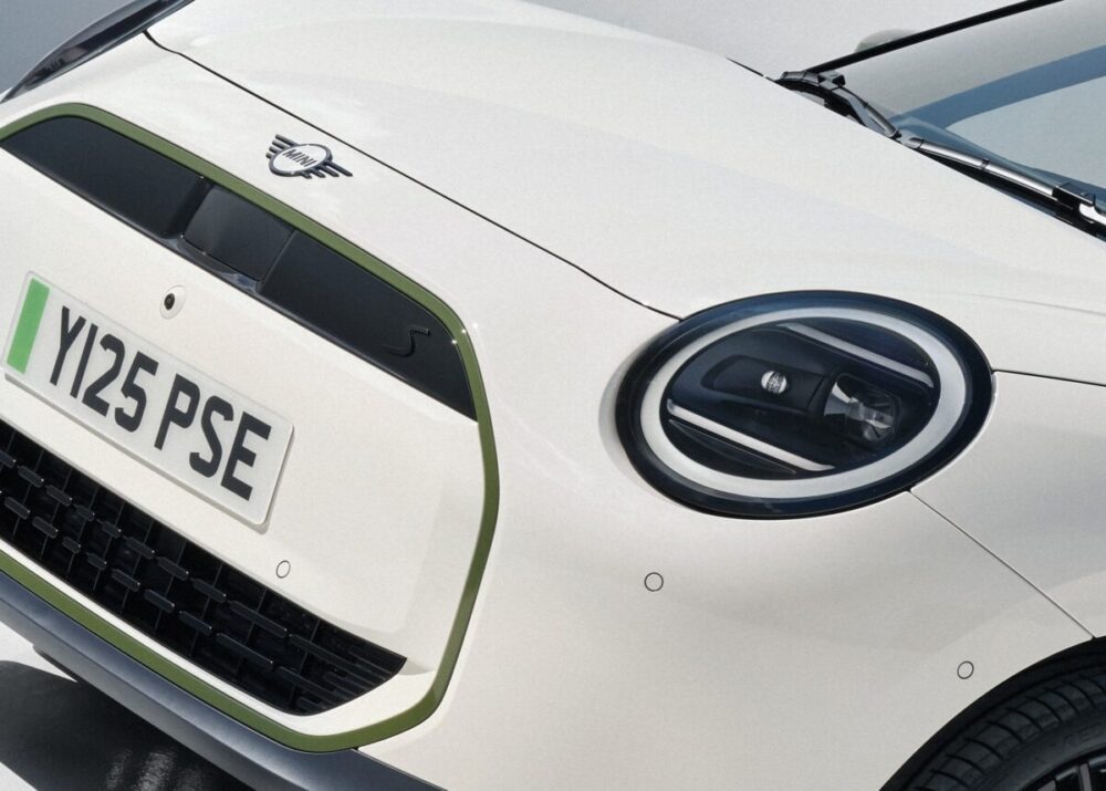 MINIと“ポール・スミス”のコラボモデルがジャパンモビリティショーで世界初公開！ | MOBY [モビー]
