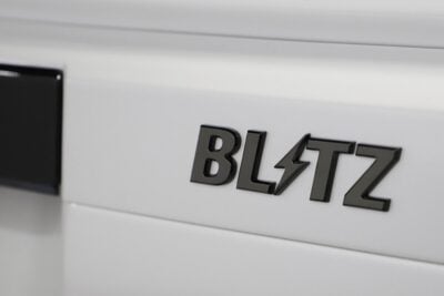 ブリッツのロゴエンブレムがリニューアル！シルバークロームとブラッククロームの2色展開に