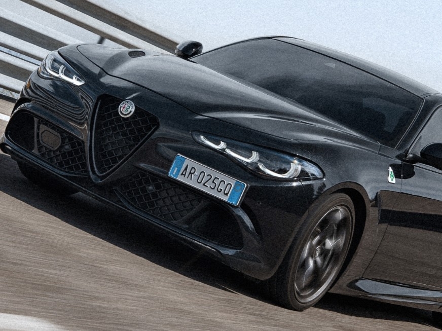 アルファロメオ「ジュリア クアドリフォリオ」に走り磨いた限定車