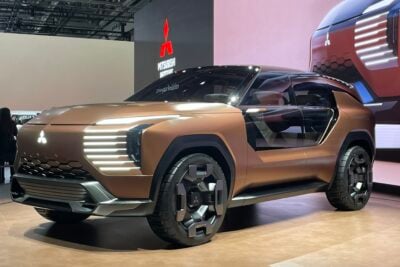 <strong>三菱「エレバンス コンセプト」がJMSで初公開　先進デザイン＆観音開きドアにSNS驚きの声</strong>