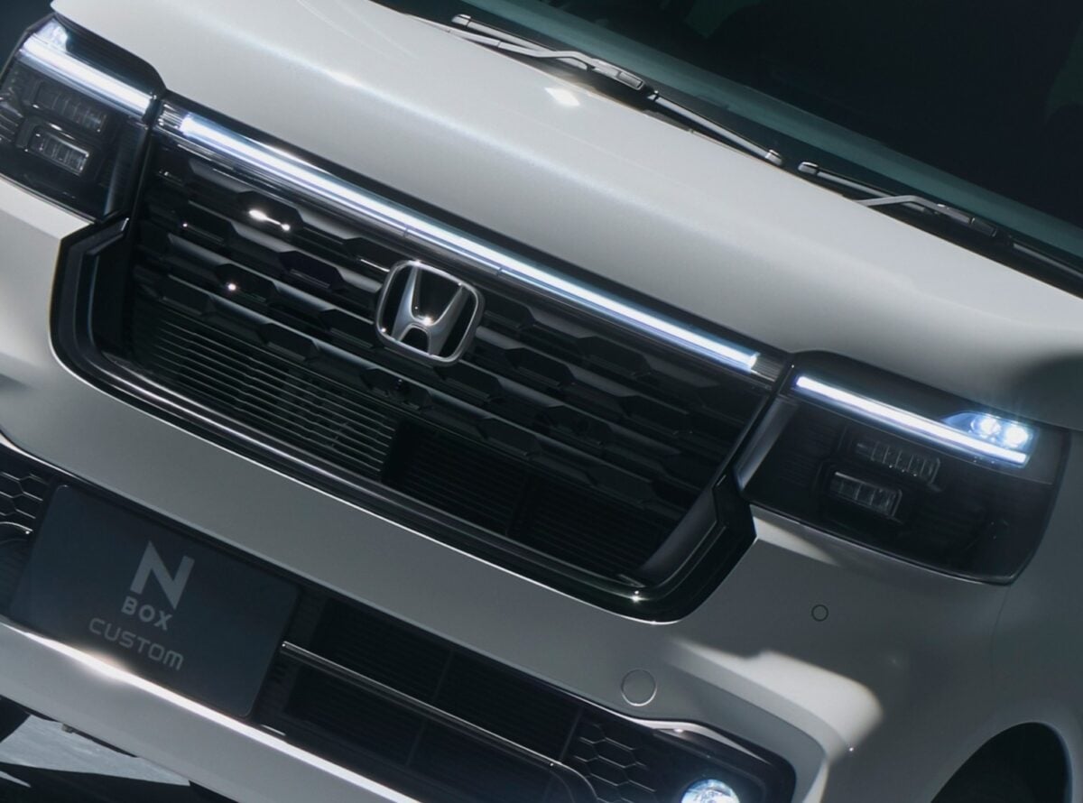 ホンダ「N-BOX CUSTOM」に“BLACK STYLE”設定！内外にベルリナブラック