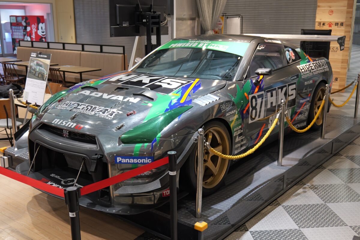 富士スピードウェイ最速に輝いたチューニングカー“HKS R35 GT1000+”を
