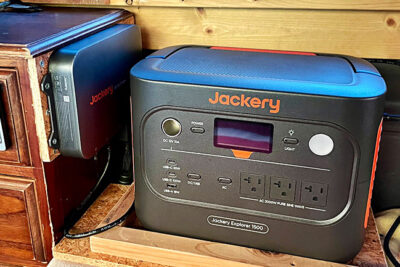 近頃見かけるポータブル電源用の走行充電器ってどうなの？