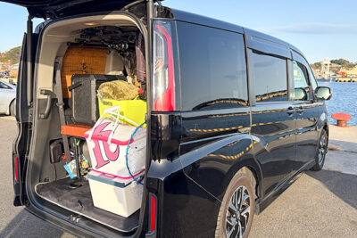 【実体験】国産ミニバンで車中泊&釣り。収納どうしてる？