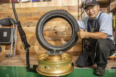 便利工具で挑戦！オンロードバイクのタイヤ交換を自分でやってみた
