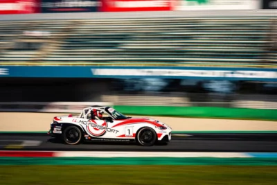 純正感×高級感を両立　即完売した話題のハンドブレーキノブとは