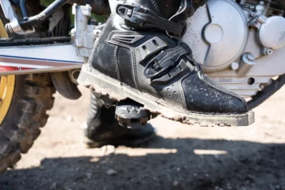 セロー250の振動を軽減！ZETA RACINGパーツで快適ツーリングを実現