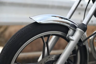 スポーツバイクの定番カスタム、バイクのフェンダーレス化の魅力や注意点とは