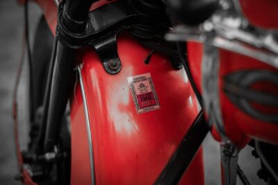 初心者でも簡単にバイクの印象を変えられる！バイクのステッカーカスタムとは