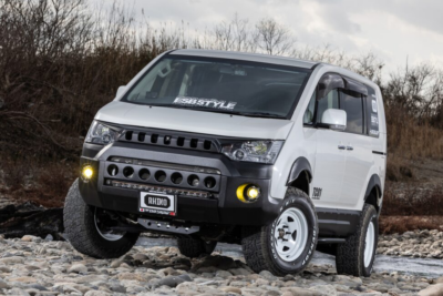 今あえて“前期型”の「デリカD:5」をカスタム！お手軽なのに本格的なスタイリングを実現する「RHINO」