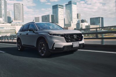 新型CR-V登場！「古参の貫禄でカッコいい」一方で「500万円超えは高すぎる」の声も