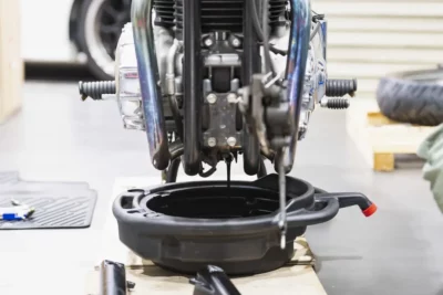 DIYも可能！バイクのエンジンオイル交換、やり方や注意点は？