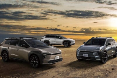トヨタ新型「bZ4X Touring」どう？“ワゴン風SUV”に「かっこいい」の声も…EVに不安の声も