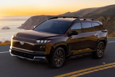 スバル新型BEV「ゲッタウェイ」世界初公開　航続300マイル超の3列SUV